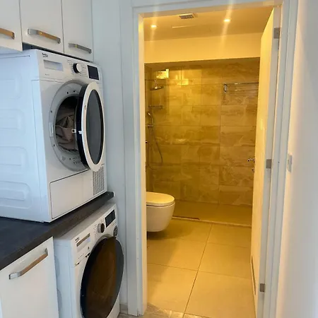 Laroni Tower كيرينيا